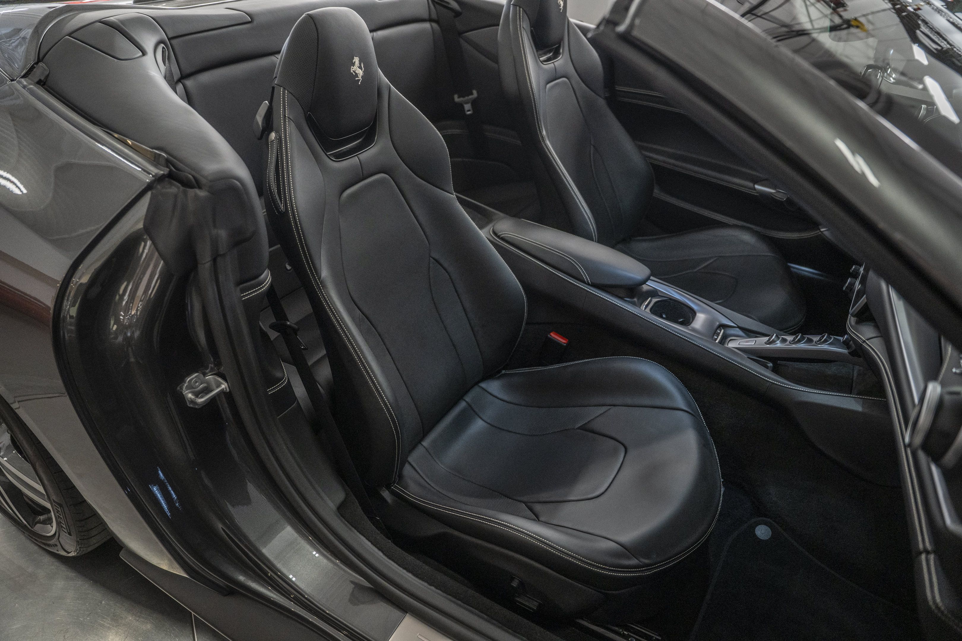 Used 2020 Ferrari Portofino RWD image 33