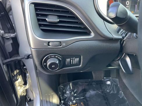 Used 2019 Jeep Cherokee Latitude Plus image 29