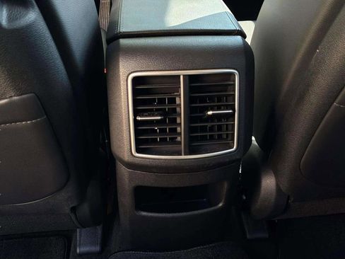 Used 2025 Kia Sportage EX image 16