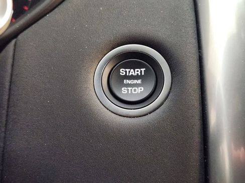 Used 2025 Land Rover Discovery S image 19