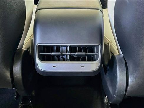Used 2022 Tesla Model Y Performance AWD/4WD image 23
