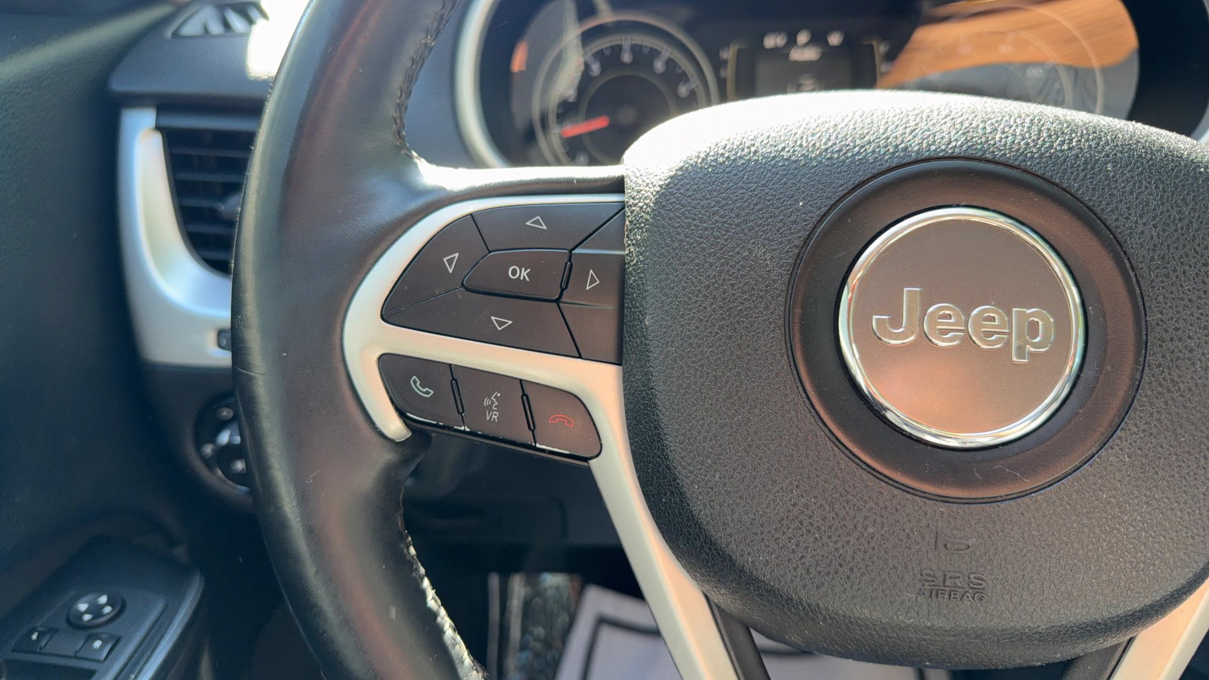 Used 2014 Jeep Cherokee Latitude w/ Cold Weather Group AWD/4WD image 19