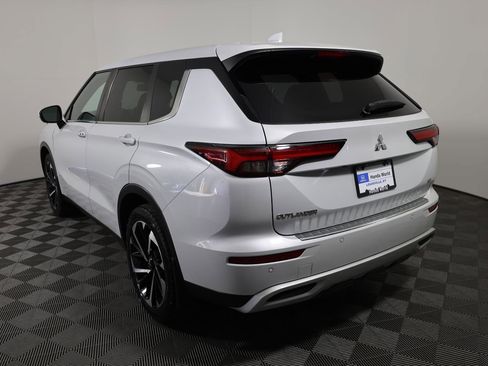 Used 2022 Mitsubishi Outlander SE AWD/4WD image 6