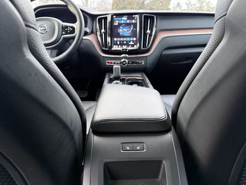Used 2024 Volvo XC60 B5 Plus AWD/4WD image 7