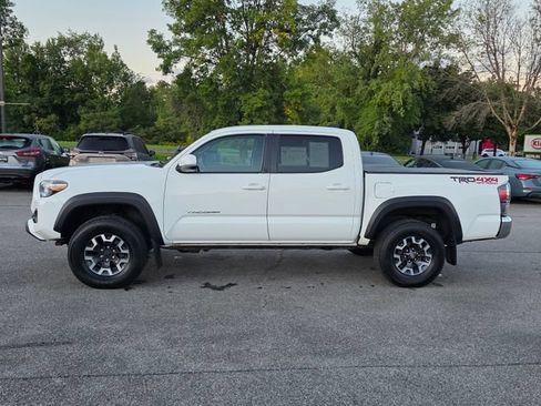 Used 2022 Toyota Tacoma TRD Off-Road AWD/4WD image 5