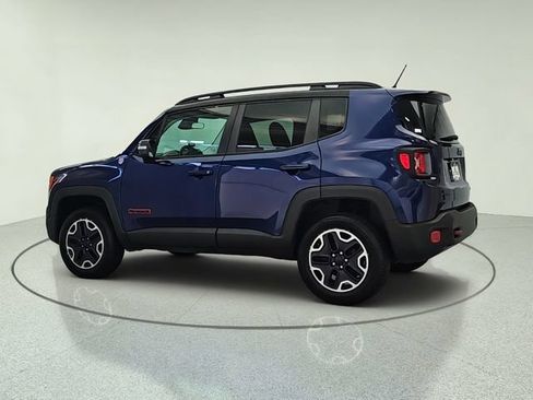 Used 2017 Jeep Renegade Trailhawk AWD/4WD image 4