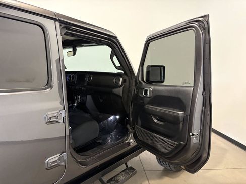 Used 2018 Jeep Wrangler Unlimited Sahara w/ Uconnect 4C Nav & Sound Group AWD/4WD image 41