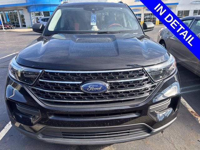 Used 2021 Ford Explorer XLT AWD/4WD image 2