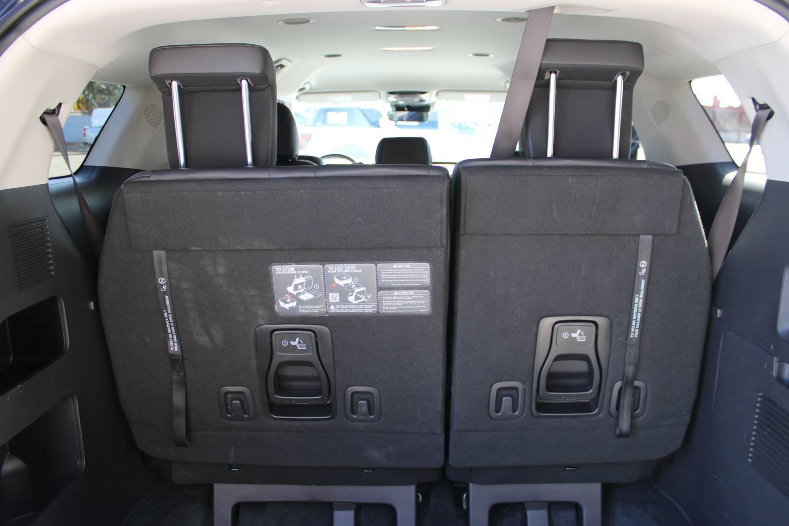 Used 2025 Kia Carnival FWD image 35