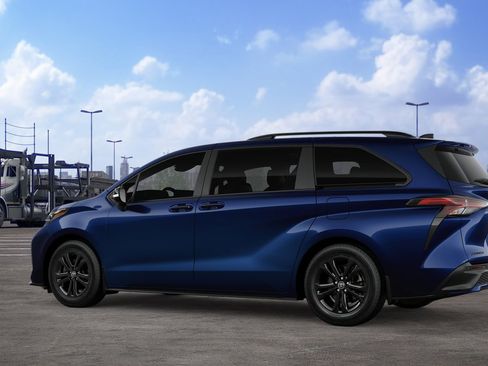 New 2026 Toyota Sienna XSE image 5