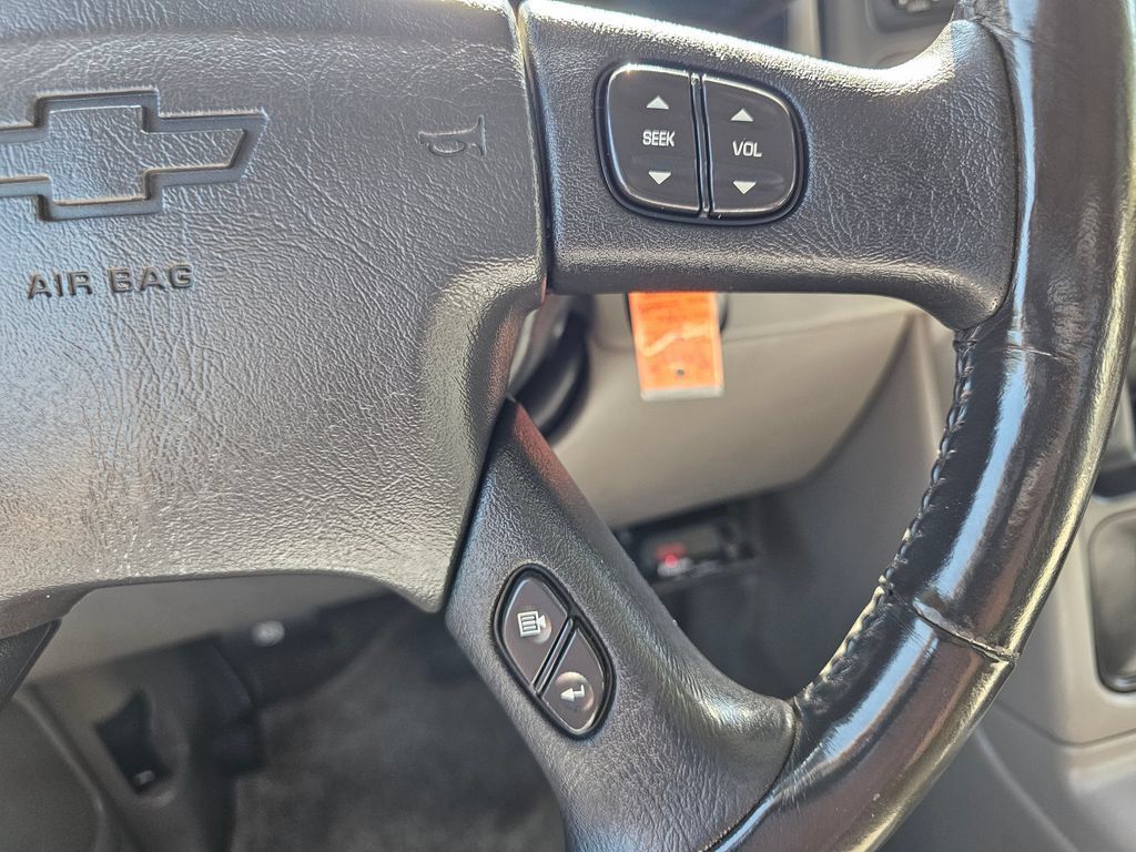 Used 2003 Chevrolet Silverado 2500 LT AWD/4WD image 28