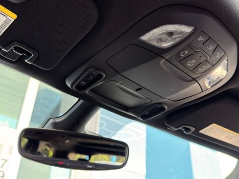 Used 2025 Chrysler Pacifica Limited FWD image 54