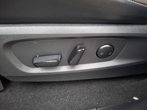 Used 2022 Nissan Pathfinder Platinum AWD/4WD image 11