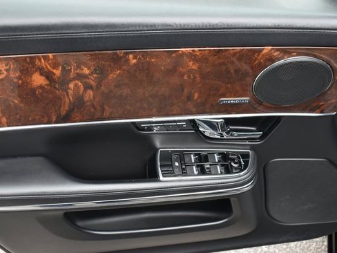 Used 2013 Jaguar XJ image 39