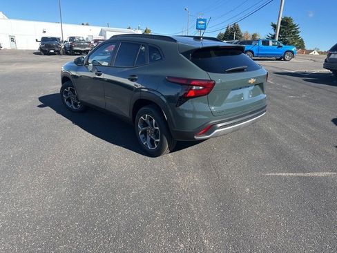 New 2026 Chevrolet Trax LT w/ Sunroof Package image 6