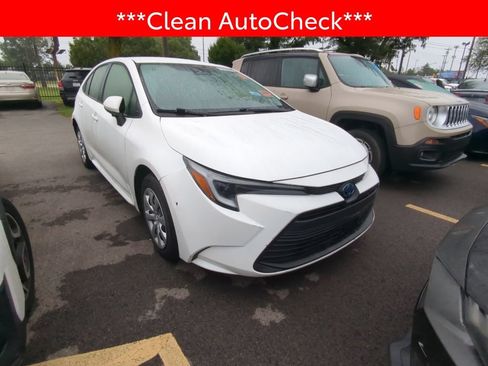 Used 2025 Toyota Corolla LE FWD image 3