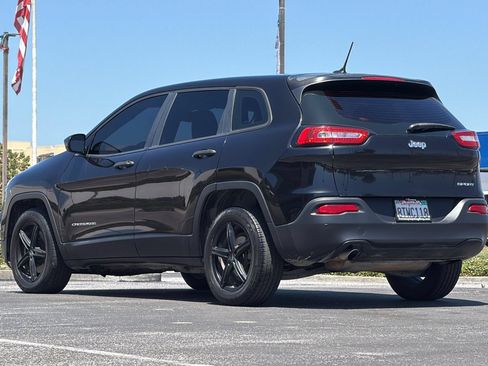Used 2015 Jeep Cherokee Sport FWD image 7