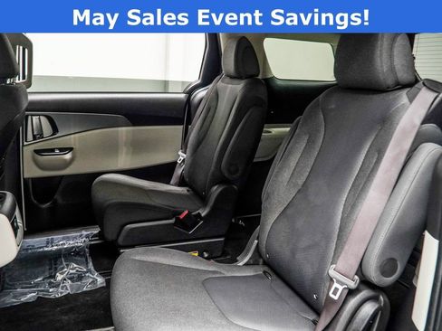 Used 2024 Kia Carnival LX FWD image 38