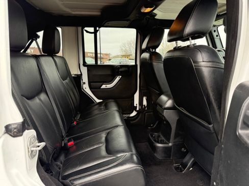 Used 2015 Jeep Wrangler Unlimited Rubicon AWD/4WD image 23