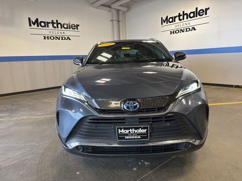 Used 2022 Toyota Venza XLE image 2