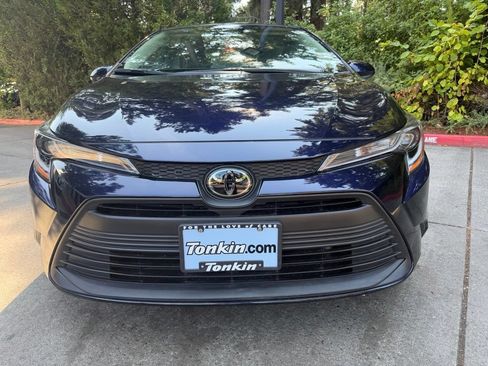 Used 2025 Toyota Corolla LE w/ LE Premium Package FWD image 9