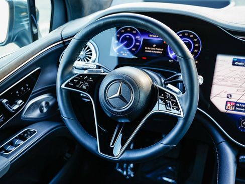 Used 2023 Mercedes-Benz EQS 580 4MATIC SUV image 13