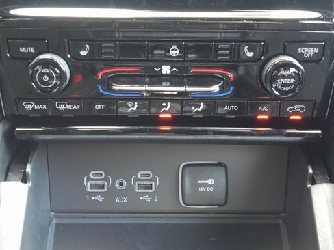 New 2025 Jeep Grand Cherokee Laredo X w/ Luxury Tech Group I image 23