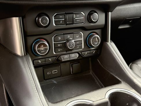 Used 2021 Chevrolet Suburban LT AWD/4WD image 19