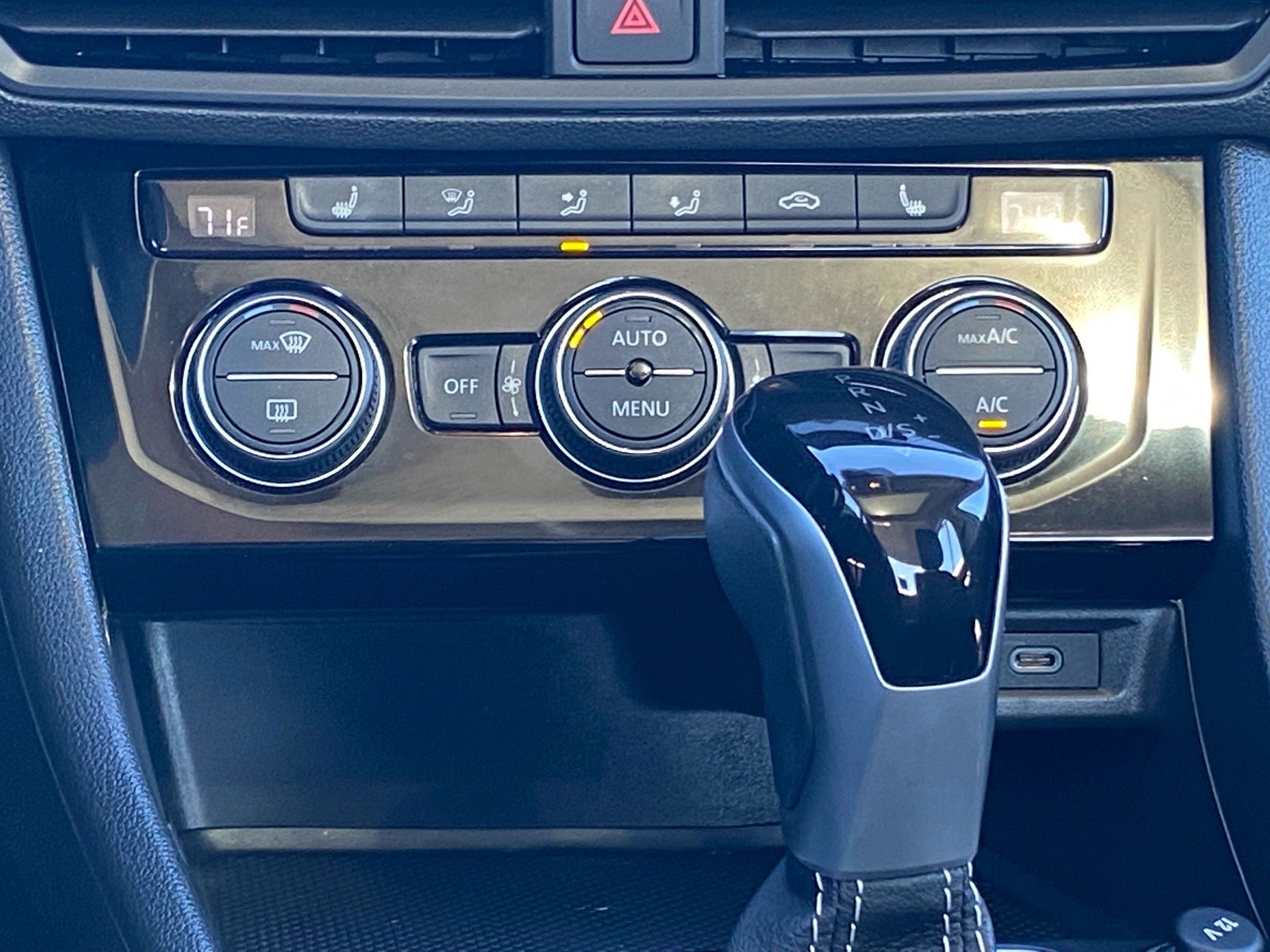 Certified 2023 Volkswagen Jetta SE FWD image 10