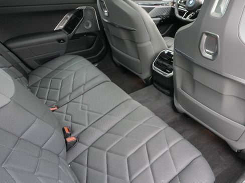 Used 2023 BMW i7 xDrive60 w/ Executive Package 2 AWD/4WD image 33
