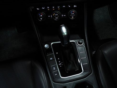 Used 2019 Volkswagen Jetta SE w/ Cold Weather Package image 17