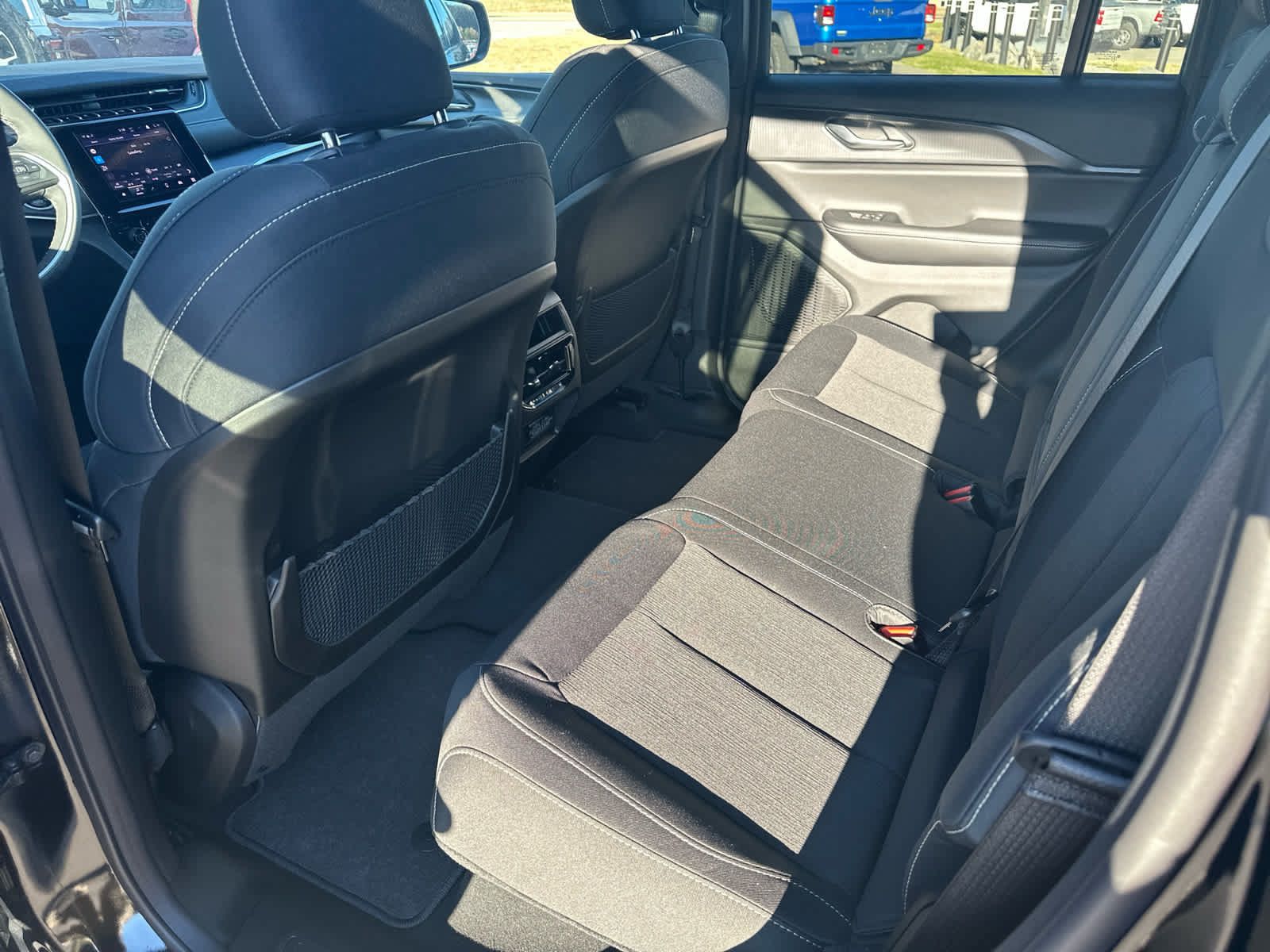 New 2025 Jeep Grand Cherokee Laredo X w/ Luxury Tech Group I AWD/4WD image 17