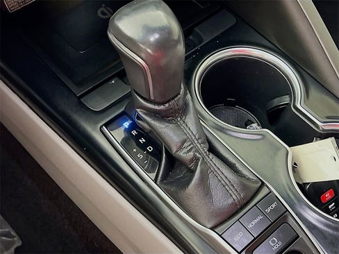 Used 2018 Toyota Camry XSE w/ Driver Assist Package image 16