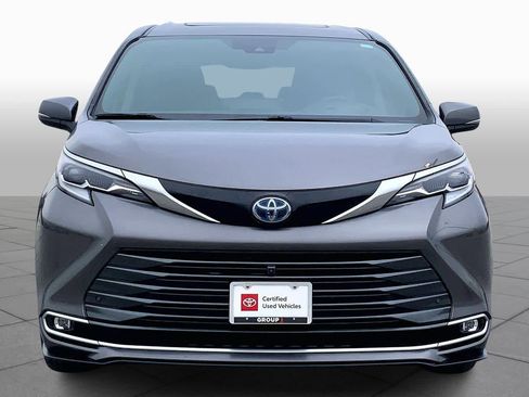 Used 2023 Toyota Sienna Platinum image 4