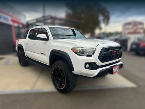 Used 2018 Toyota Tacoma TRD Off-Road image 8