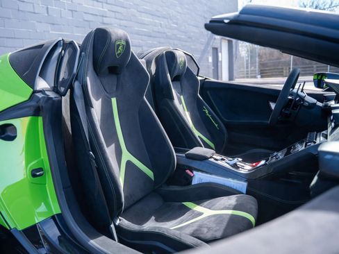 Used 2019 Lamborghini Huracan Performante image 18