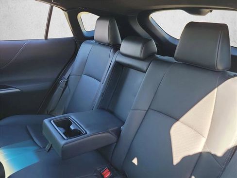 Used 2021 Toyota Venza Limited image 14