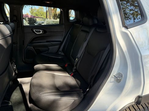 Used 2025 Jeep Compass Trailhawk image 34