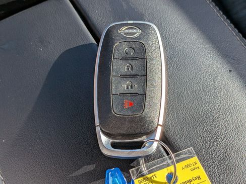 Used 2023 Nissan Rogue SV AWD/4WD image 32