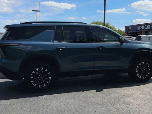 Used 2025 Chevrolet Traverse Z71 image 8