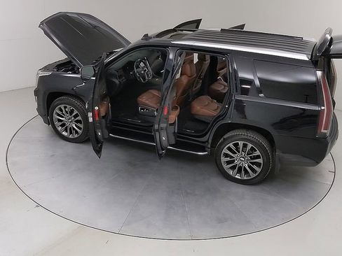 Used 2019 Cadillac Escalade Premium Luxury w/ Escalade Sport Edition AWD/4WD image 56