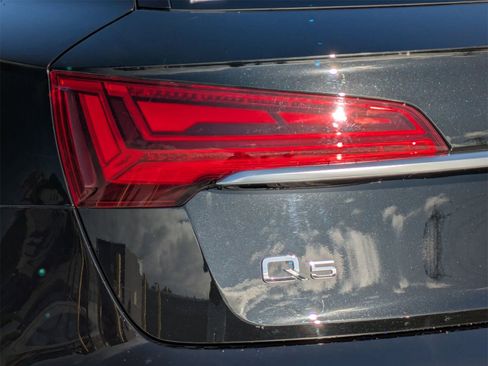 Used 2023 Audi Q5 2.0T Premium w/ Convenience Package image 18