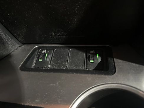 Used 2012 Toyota Camry SE w/ Leather Pkg image 10