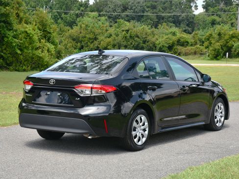 Used 2025 Toyota Corolla LE image 4