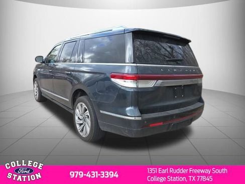 Used 2022 Lincoln Navigator L Reserve image 3