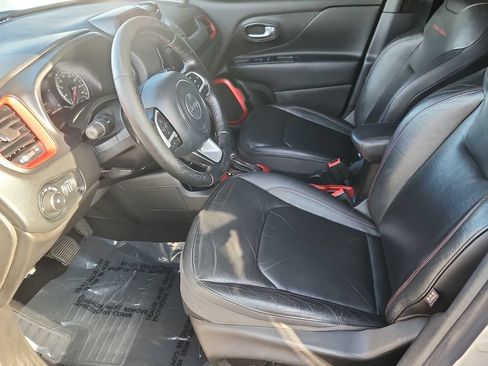 Used 2016 Jeep Renegade Trailhawk w/ Premium Trailhawk Package AWD/4WD image 7