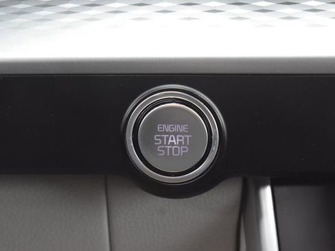Used 2024 Kia Carnival LX FWD image 26