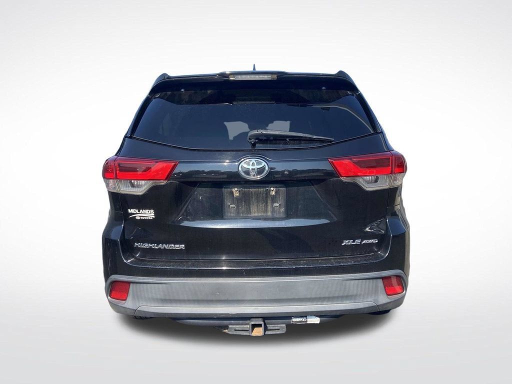 Used 2017 Toyota Highlander XLE AWD/4WD image 6