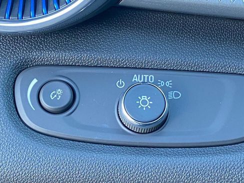 New 2026 Chevrolet Trax LT w/ Sunroof Package image 17