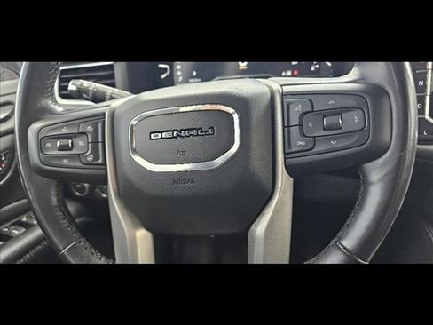 Used 2022 GMC Yukon XL Denali AWD/4WD image 18
